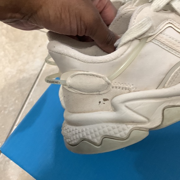 Adidas Ozweegos - Picture 5 of 6